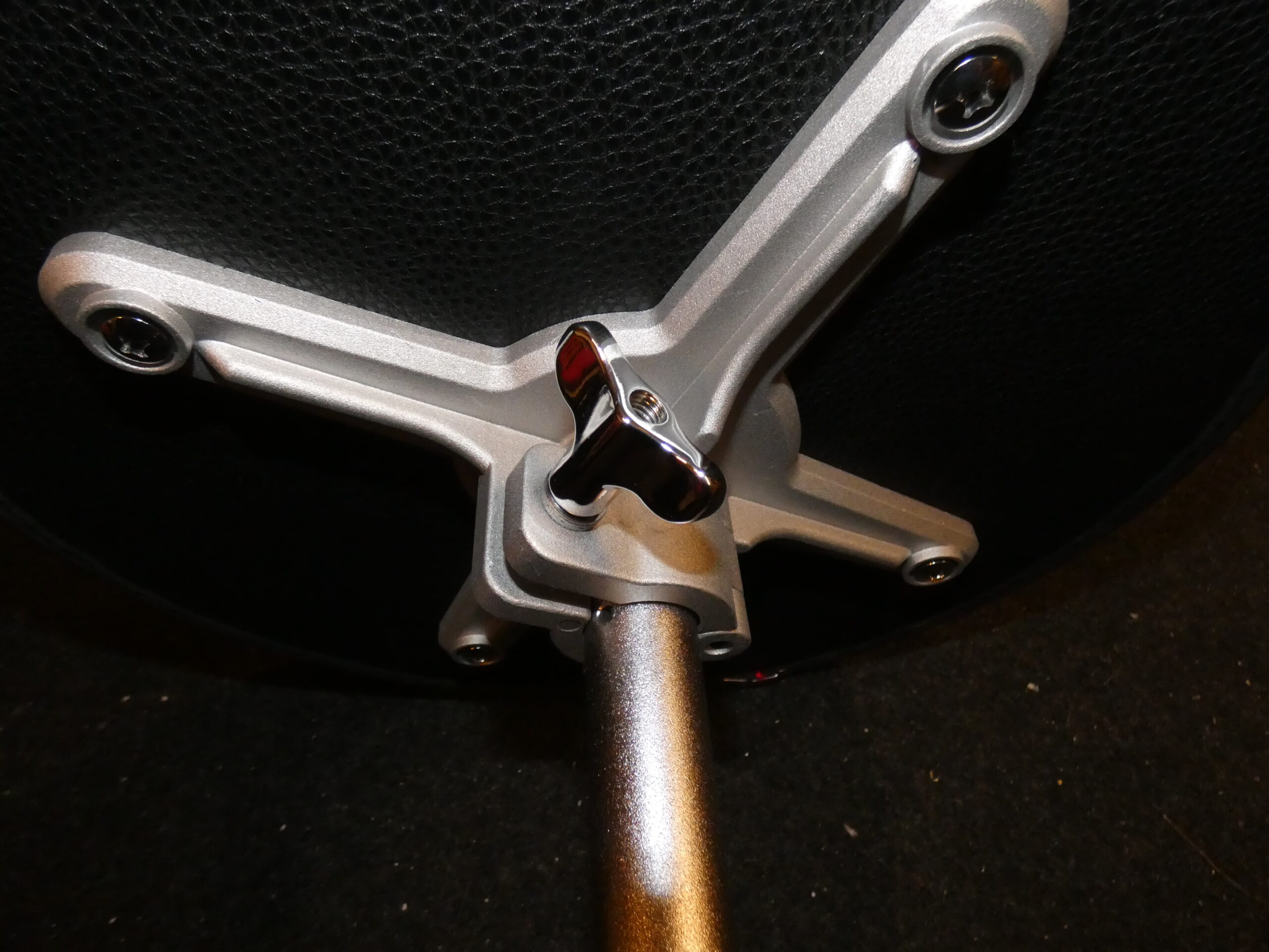 Sitzkreuz-mit-Umlauffixierschelle-auf-Tauchrohr