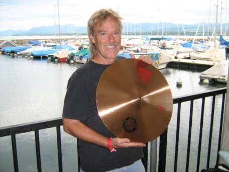 Frank Beard mit Paiste Becken
