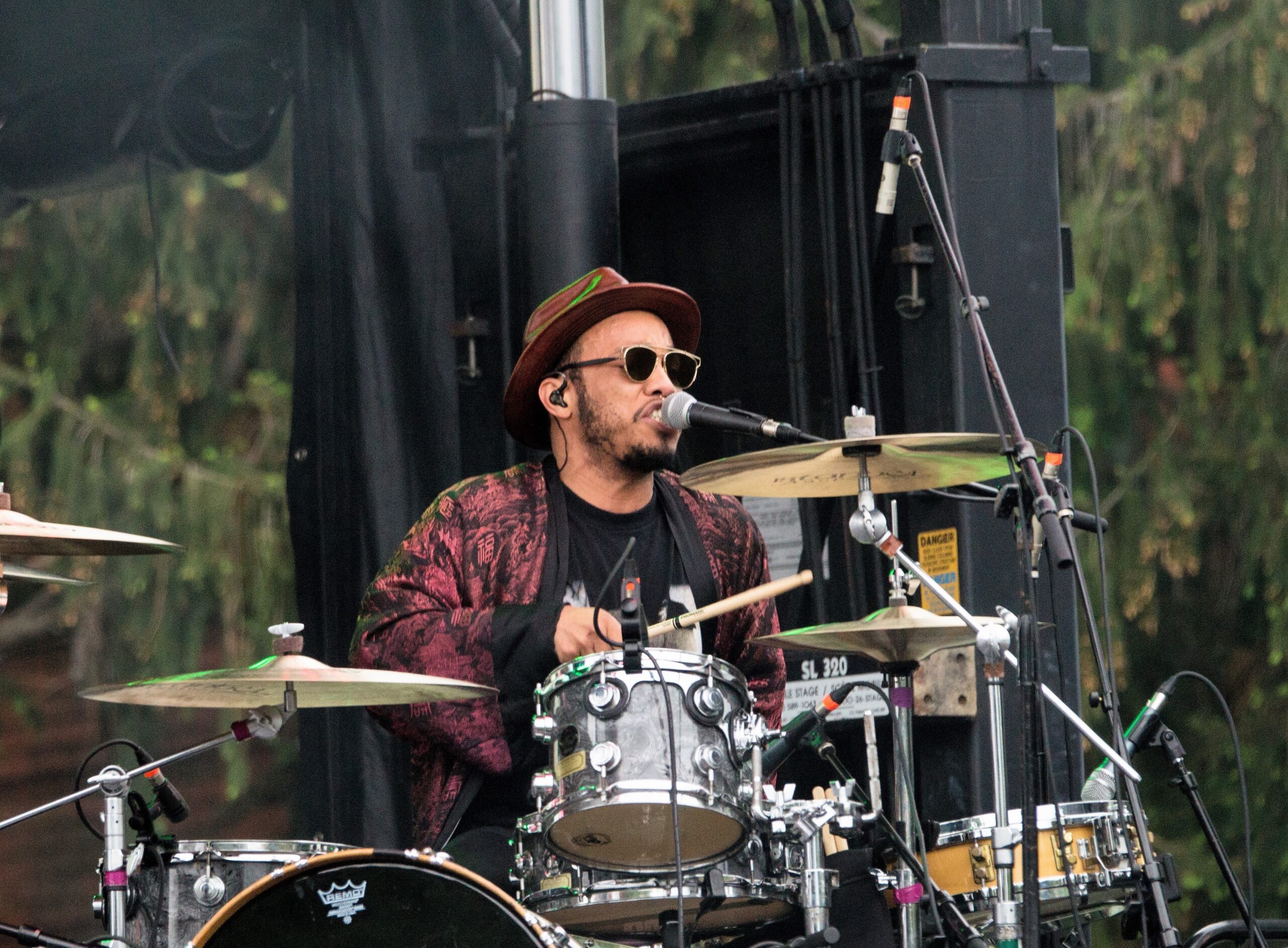 Drummer Anderson .Paak sitzt am Schlagzeug