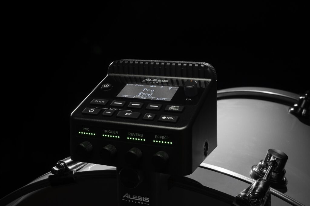 Alesis Kitstream an einer Bassdrum montiert